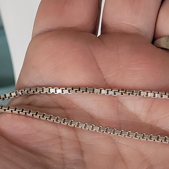 19.1g Sterling Silver box chain 19.75" w free pendant. Beautiful 925 chain 2mm - Picture 1 of 14